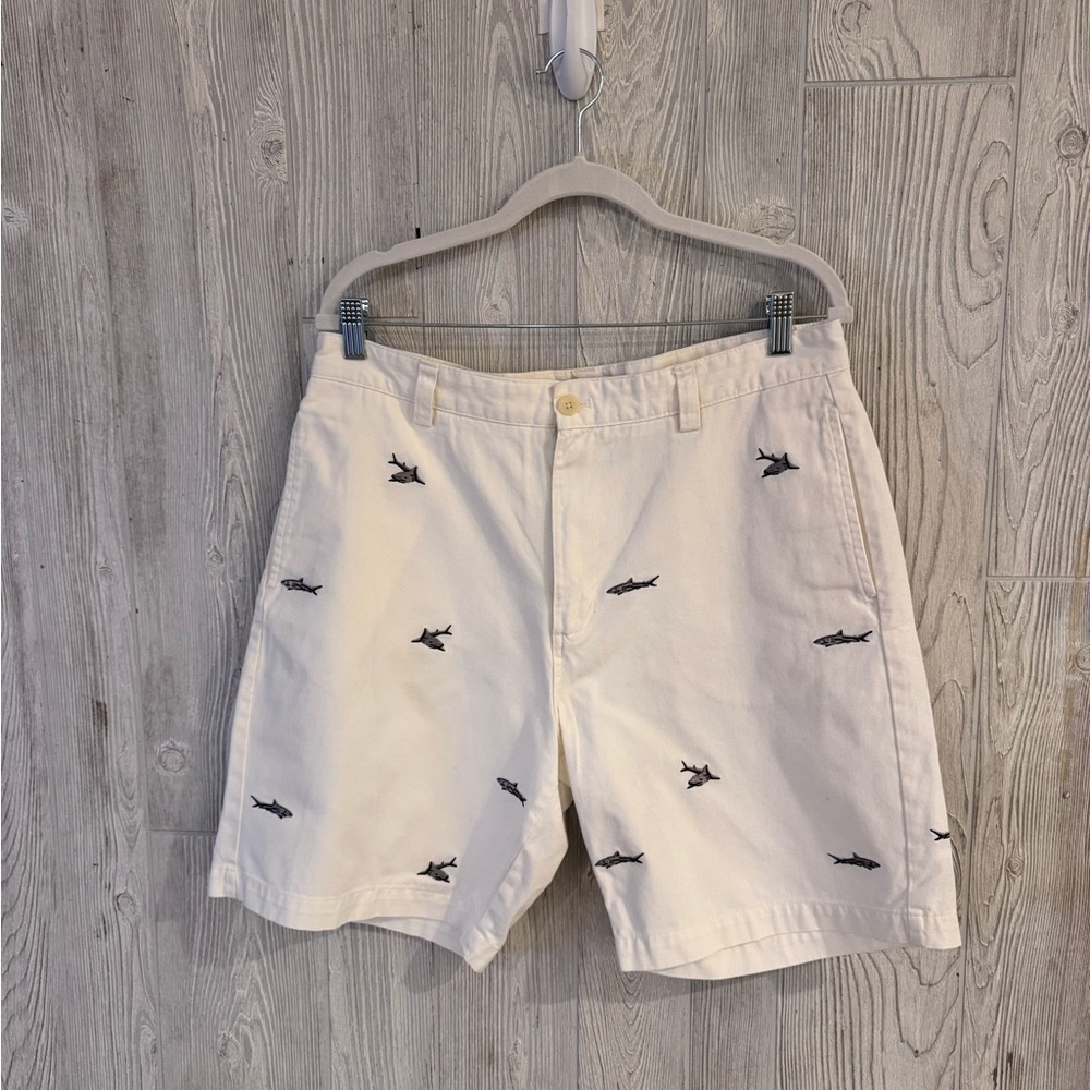 Chaps White Shark Embroidered Shorts size 34, 8” inseam